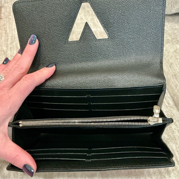 ✨💎LIMITED EDITION💎✨LOUIS VUITTON NEAPOLITAN TWIST WALLET FULL INCLUSION W/ CHAIN - Picture 7 of 11